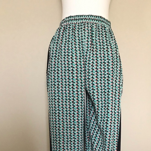 BCBG MAXAZRIA S Clay Ruched awaits Relaxed Pant. - Picture 3 of 5